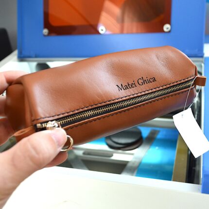 cadou copii penar piele maro personalizat nume2